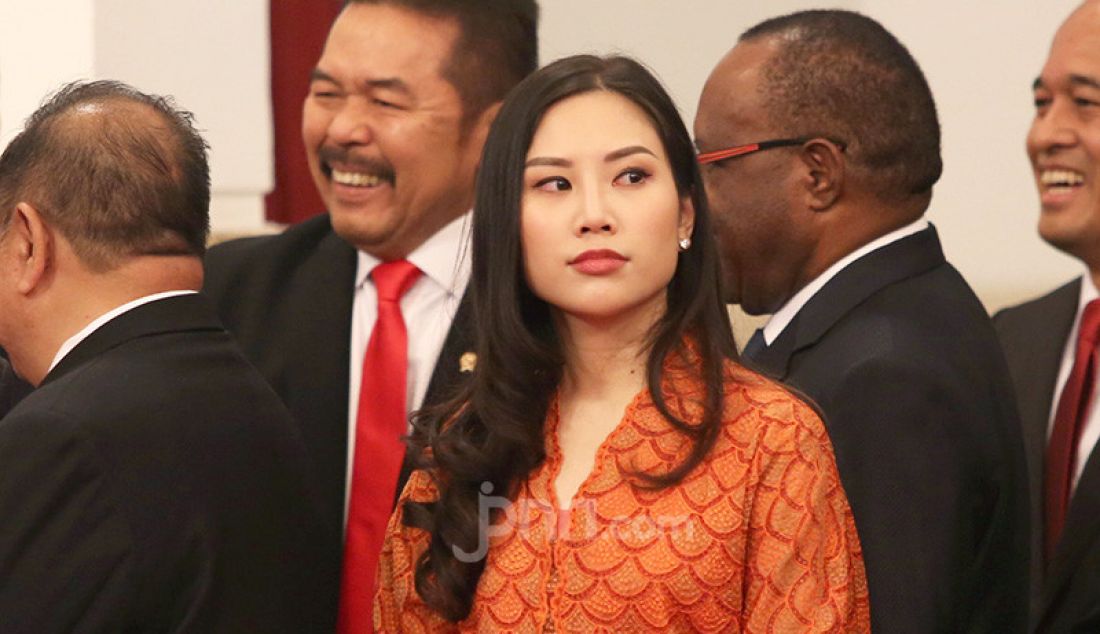 Wamen Pariwisata dan Ekonomi Kreatif Angela Tanoesoedibjo menghadiri Pelantikan Kapolri di Istana Negara, Jakarta, Jumat (1/11). - JPNN.com