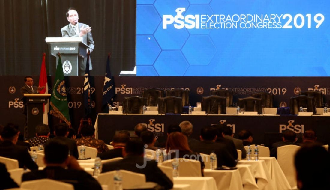 Menpora Zainuddin Amali membui kongres Luar Biasa (KLB) PSSI 2019, Jakarta, Sabtu (2/11). KLB tersebut untuk memilih Ketua dan Wakil Ketua Umum PSSI dan Komite Eksekutif PSSI. - JPNN.com