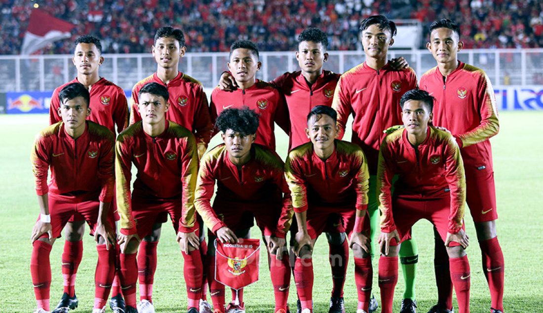 Timnas U-19 Indonesia berfoto bersama jelang pertandingan melawan Timor Leste pada Kualifikasi AFC U-19 Championship 2020 di Stadion Madya, Jakarta, Rabu (6/11). U-19 Indonesia menang atas lawannya dengan skor 3-1. - JPNN.com