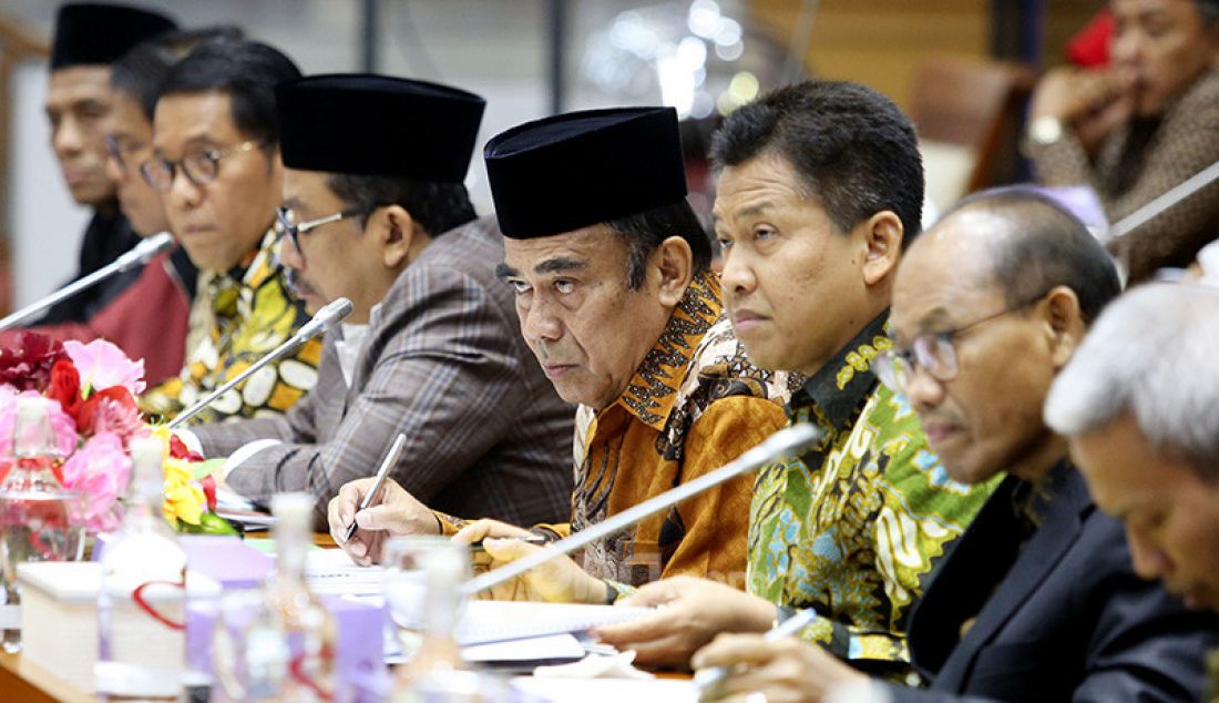 Menteri Agama Fachrul Razi mengikuti raker dengan Komisi VIII DPR, Jakarta, Kamis (7/11). Raker tersebut membahas evaluasi program dan anggaran tahun 2019 serta rencana program tahun 2020. - JPNN.com