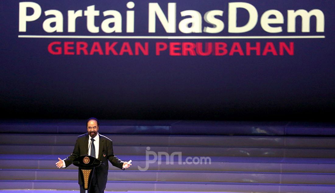 Ketua Umum Partai Nasdem Surya Paloh memberikan pidato pada HUT ke-8 Partai Nasdem, Jakarta, Senin (11/11). - JPNN.com