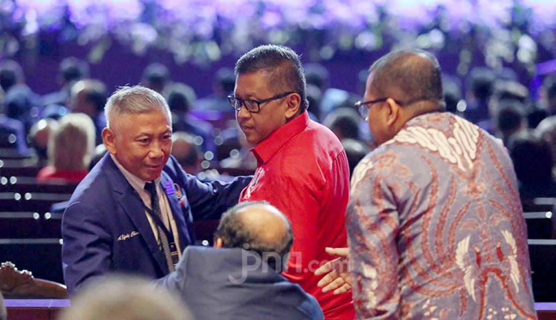 Sekjen PDIP Hasto Kristiyanto menghadiri HUT ke-8 Partai Nasdem, Jakarta, Senin (11/11). - JPNN.com
