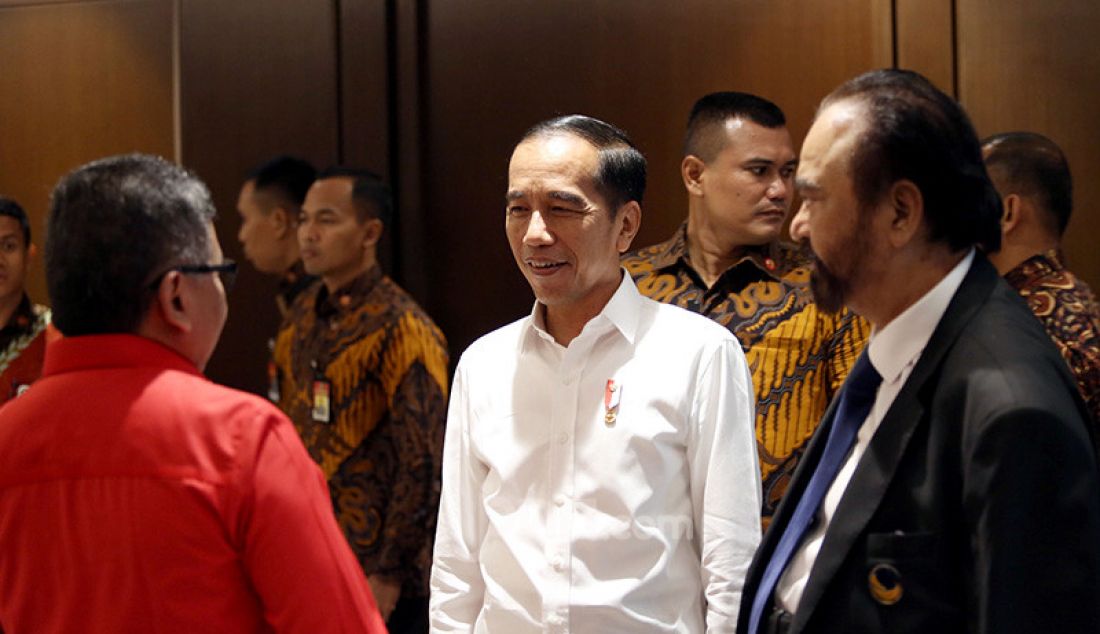 Presiden Joko Widodo dan Ketum Partai Nasdem Surya Paloh pada peringatan HUT ke-8 Partai Nasdem, Jakarta, Senin (11/11). - JPNN.com