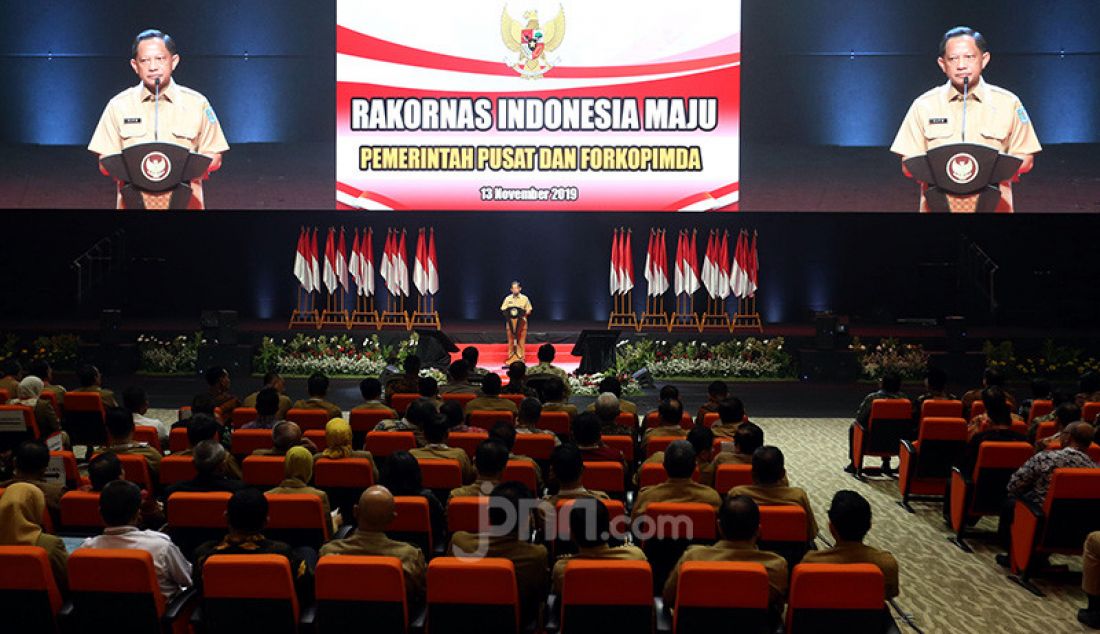 Menteri Dalam Negeri (Mendagri) Tito Karnavian memberikan sambutan pada Rakornas Indonesia Maju Pemerintah Pusat dan Forkopimda 2019, Sentul, Jawa Barat, Rabu (13/11). - JPNN.com