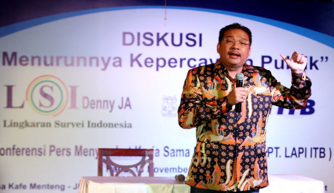 Pendiri LSI Denny JA memberikan paparan diskusi bertema 