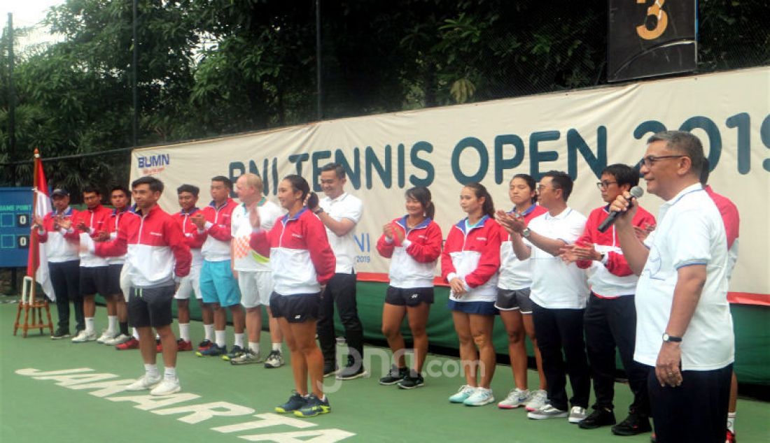 Ketua Umum PP Pelti Rildo Ananda Ananda Anwar (kiri) usai acara Turnamen BNI Tennis Open 2019 di Jakarta, Jumat (22/11). Turnamen ini digunakan timnas tenis untuk berlaga di SEA Games 2019, Manila, Filipina pada bulan Desember mendatang. - JPNN.com
