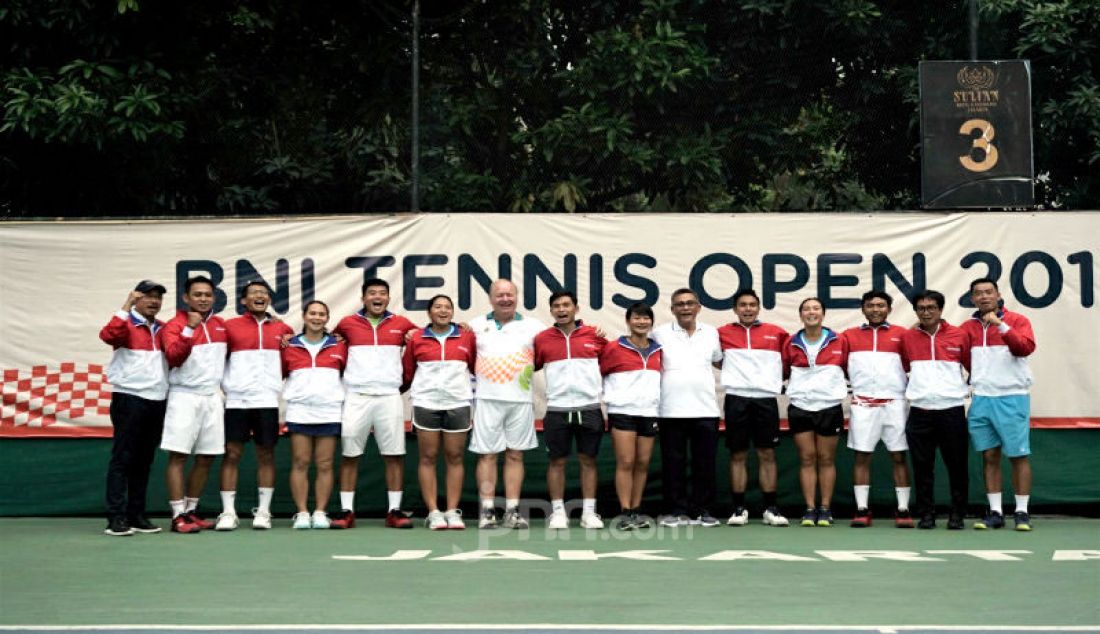Ketua Umum PP Pelti Rildo Ananda Ananda Anwar (kiri) usai acara Turnamen BNI Tennis Open 2019 di Jakarta, Jumat (22/11). Turnamen ini digunakan timnas tenis untuk berlaga di SEA Games 2019, Manila, Filipina pada bulan Desember mendatang. - JPNN.com
