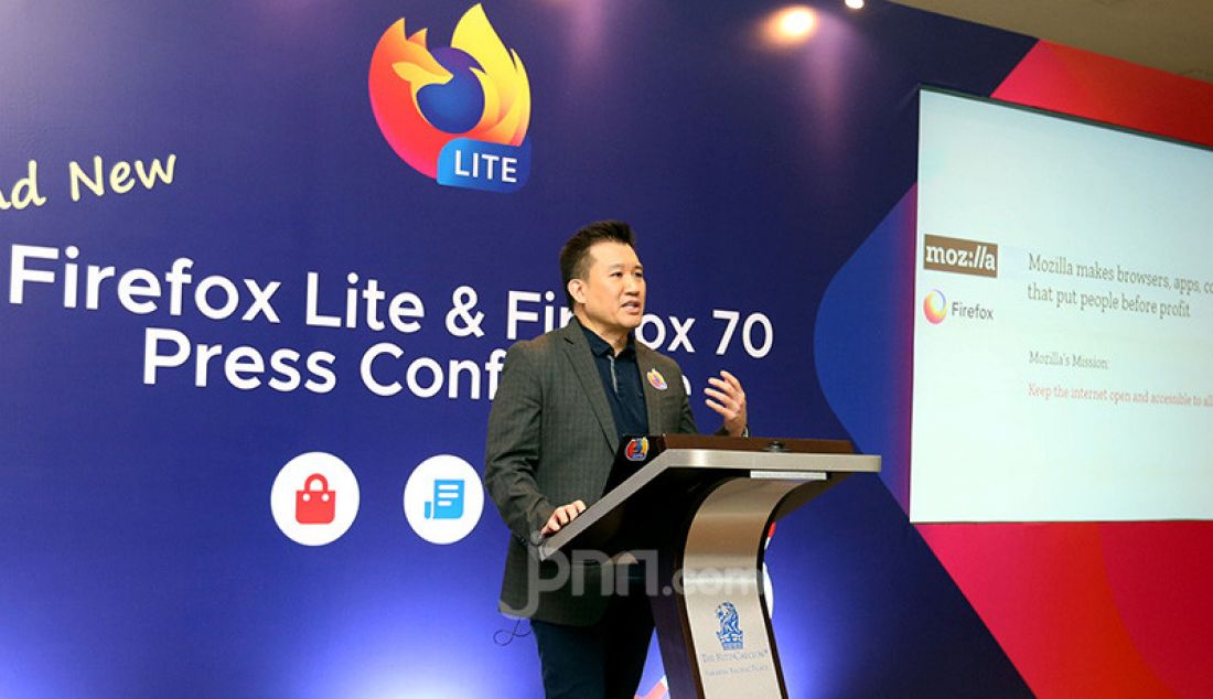 VP and General Manager of Emerging Markets Mozilla Stan Leong di acara press conference Firefox Lite, Jakarta, Rabu (27/11). Versi terbaru dari Firefox Lite ini menawarkan fitur multi-fungsi serta memungkinkan pengguna untuk merasakan pengalaman berinternet yang lebih mudah, efisien dan aman. - JPNN.com