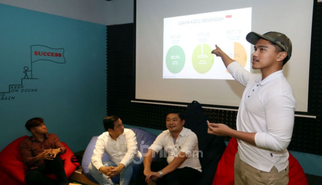 CEO Sang Pisang Kaesang Pangareb saat presentasi kantor Harapan Bangsa Kita (HEBAT) yang mendorong UMKM naik kelas, Jakarta, Kamis (28/11). - JPNN.com