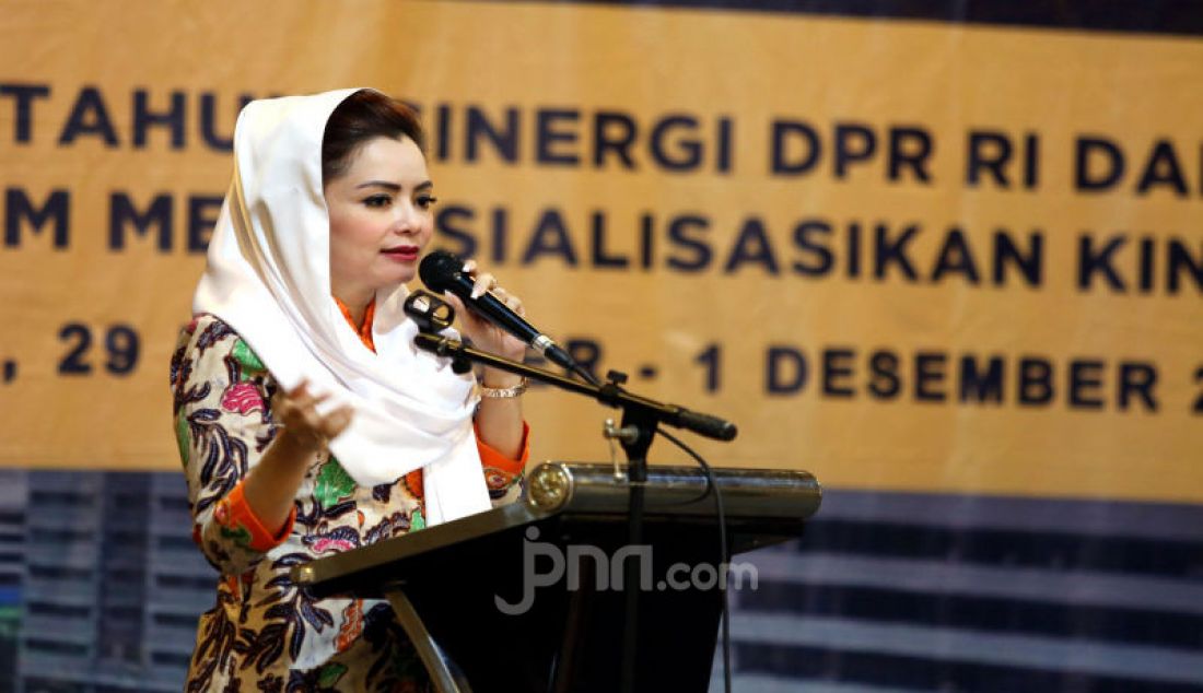 Wakil Ketua Badan Urusan Rumah Tangga (BURT) DPR Novita Wijayanti membuka Forum Komunikasi dan Sosialisasi Program Kerja DPR 2019 di Bogor, Jumat (29/11). - JPNN.com