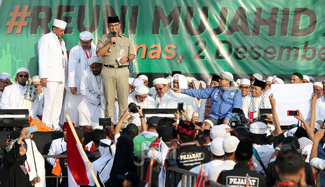 Gubernur DKI Jakarta Anies Baswedan memghadiri Reuni Akbar 212 di Monas, Jakarta, Senin (2/12). - JPNN.com