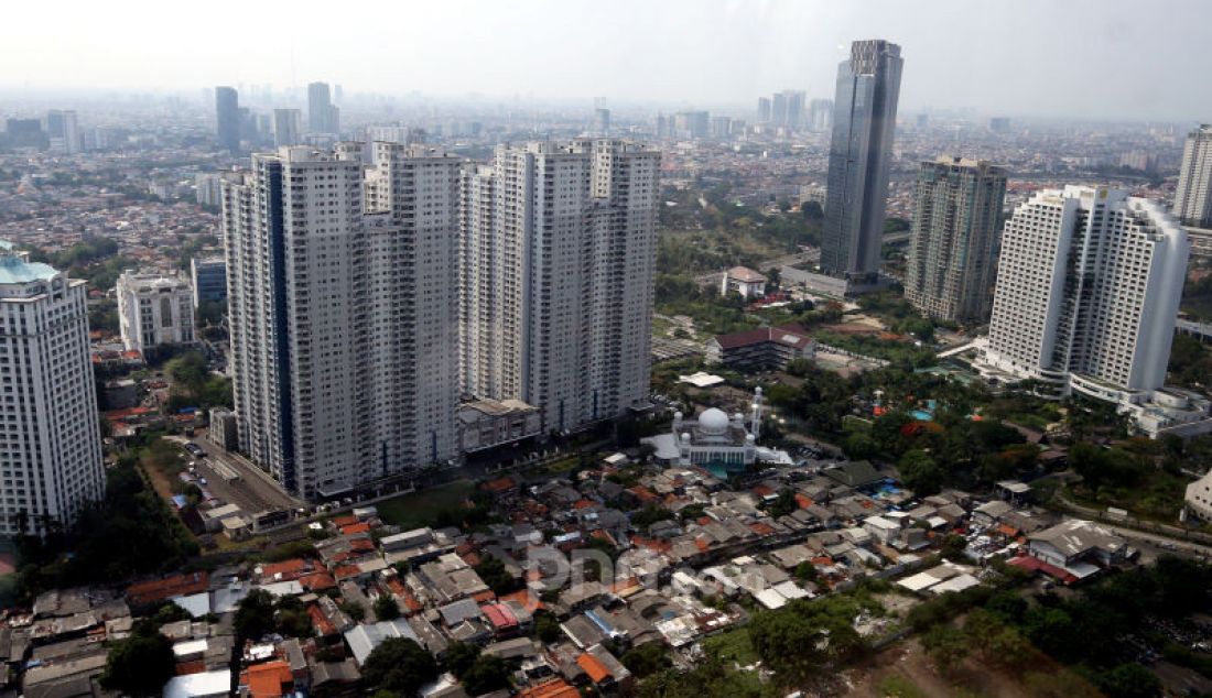Suasana Gedung-Gedung Pencakar Langit di Kawasan Sudirman, Jakarta, Kamis (5/12). Pertumbuhan Gedung-gedung pencakar langit di Jakarta semakin bertambah. Menurut situs The Skyscraper Center, tahun 2018 Jakarta memiliki sekitar 382 gedung, termasuk gedung-gedung yang masih dibangun dan akan selesai tahun 2019 dan 2020 mendatang. 42 persen dari gedung-gedung pencakar langit memiliki ketinggian di atas 150m. - JPNN.com
