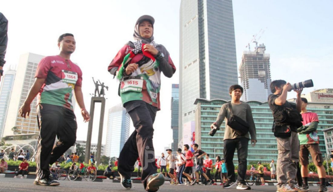 Peserta saat mengikuti Run for Palestine. Sebanyak 1100 peserta berlari dari KPPTI ke arah bundaran HI kemudian kembali lagi ke gedung Indosat untuk menyuarakan kemanusiaan. - JPNN.com