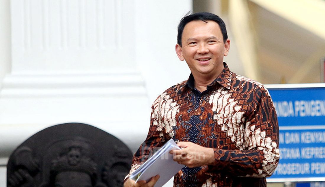Komut Pertamina Basuki Tjahaja Purnama dan Dirut Pertamina Nicke Widyawati usai bertemu Presiden Joko Widodo di Istana Merdeka, Jakarta, Senin (9/12). - JPNN.com