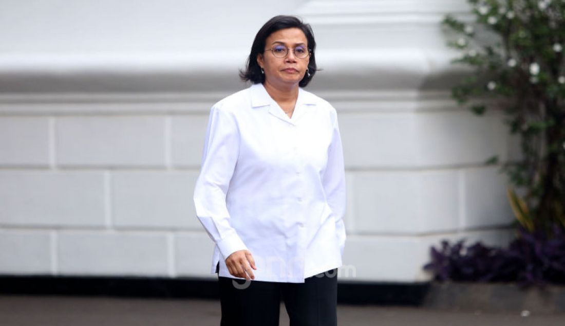 Menkeu Sri Mulyani usai mengikuti rapat terbatas dengan Presiden Joko Widodo di Kantor Presiden, Jakarta, Senin (9/12). - JPNN.com