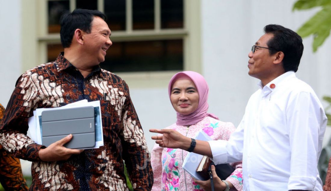 Komut Pertamina Basuki Tjahaja Purnama, Dirut Pertamina Nicke Widyawati dan Jubir Presiden Fadjroel Rachman usai bertemu Presiden Joko Widodo di Istana Merdeka, Jakarta, Senin (9/12). - JPNN.com