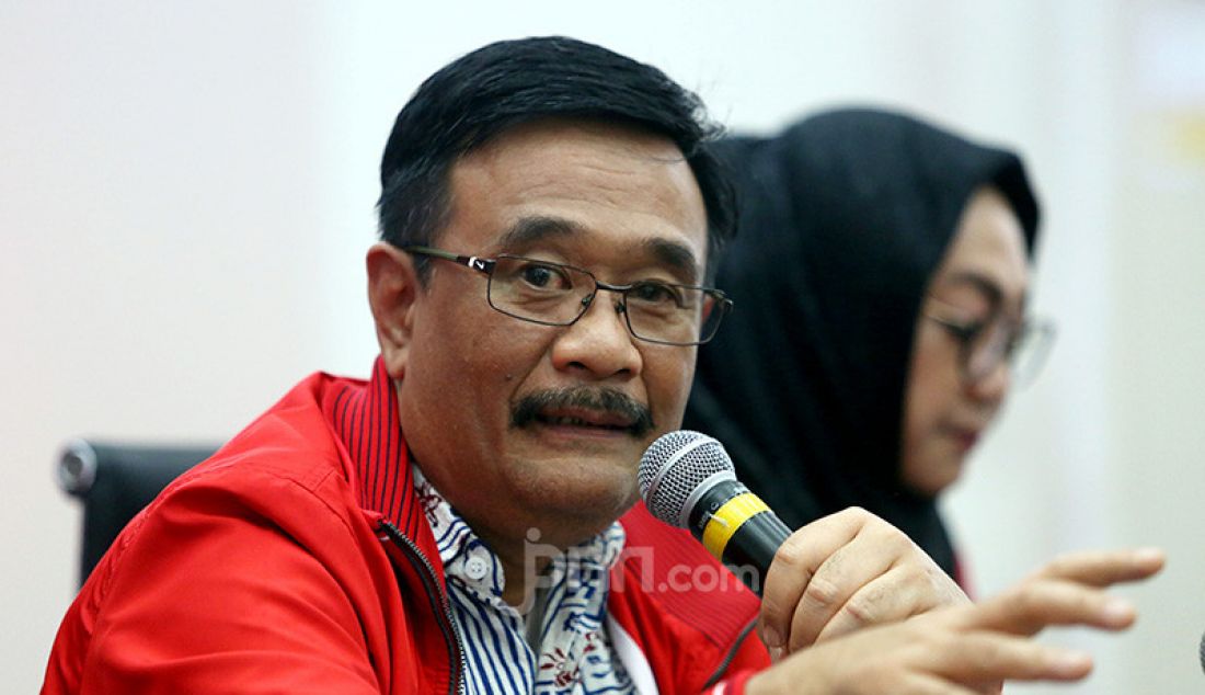 Ketua DPP PDI Perjuangan Djarot Saiful Hidayat saat konferensi pers HUT ke 47 dan Rakernas 1 PDIP, Jakarta, Rabu (11/12). - JPNN.com