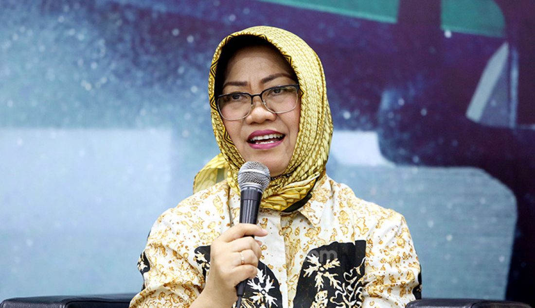 Peneliti LIPI Siti Zuhro berbicara pada diskusi Reformasi Partai Politik: Melanjutkan Agenda Reformasi dan Menyelamatkan Demokrasi, Jakarta, Kamis (12/12). - JPNN.com