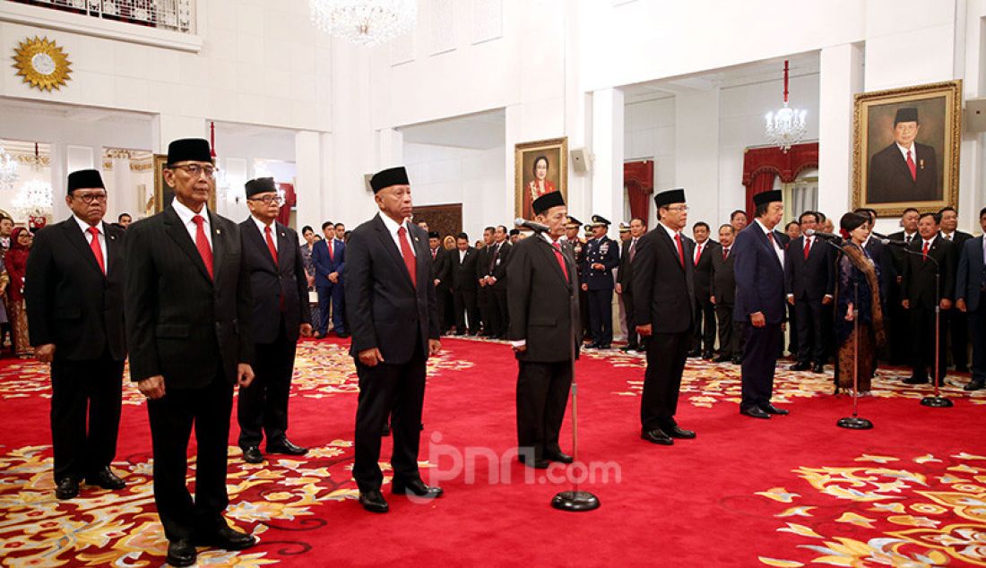 Presiden Joko Widodo melantik Wantimpres di Istana Negara, Jakarta, Jumat (13/12). - JPNN.com