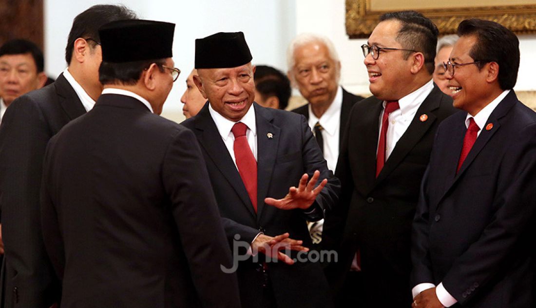 Anggota Wantimpres Arifin Panigoro saat akan mengikuti pelantikan di Istana, Jakarta, Jumat (13/12). - JPNN.com