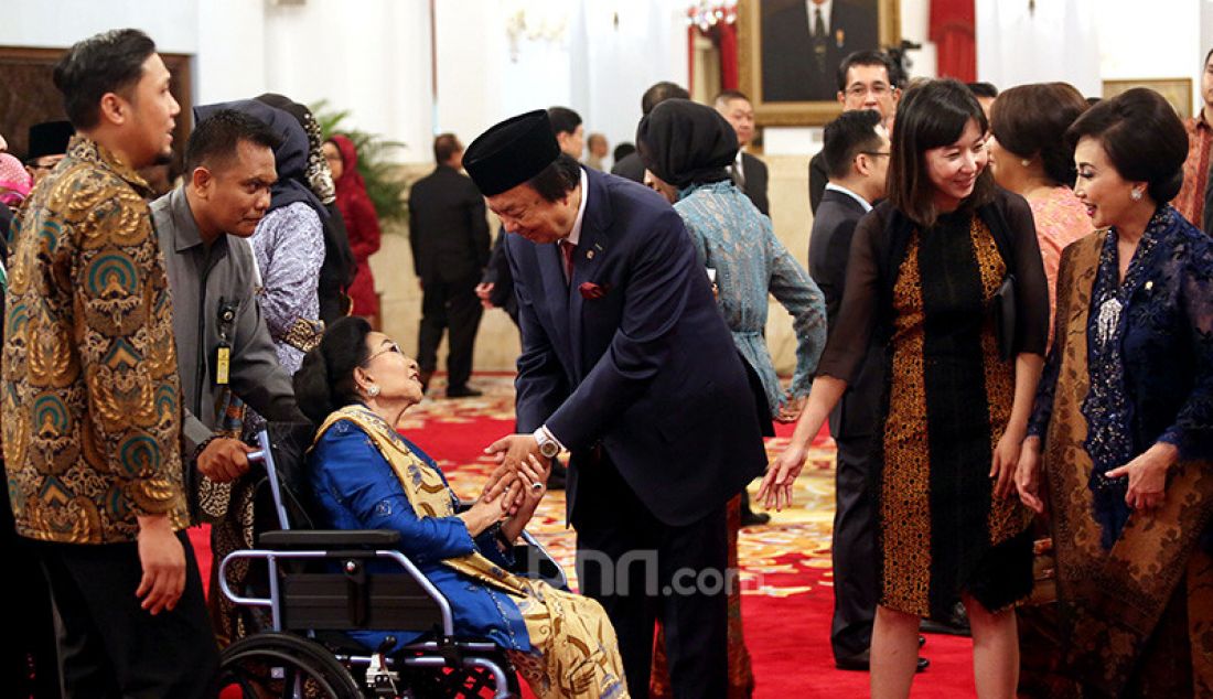 Anggota Wantimpres Dato Sri Tahir saat akan mengikuti pelantikan di Istana, Jakarta, Jumat (13/12). - JPNN.com