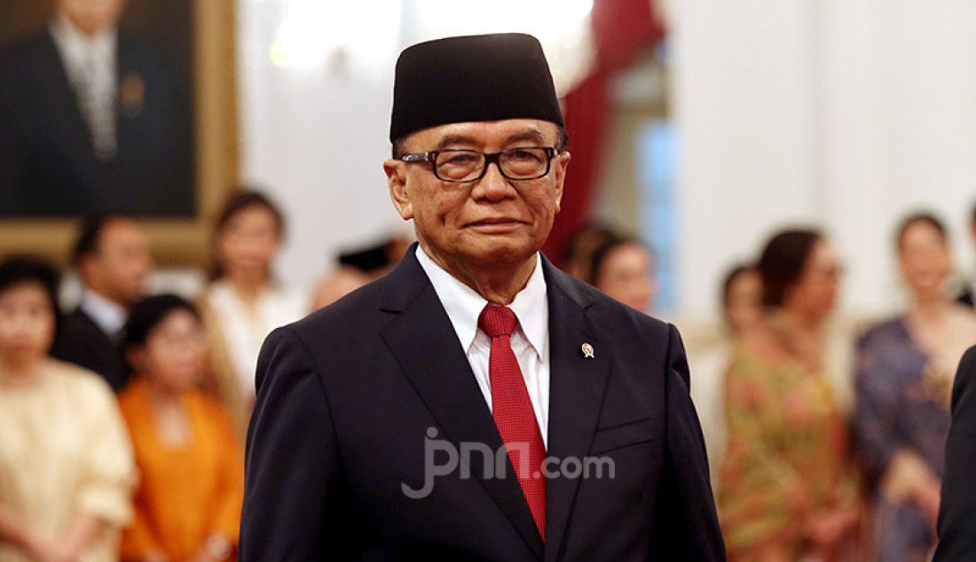 Anggota Wantimpres Sidharto Danusubroto saat akan mengikuti pelantikan di Istana, Jakarta, Jumat (13/12). - JPNN.com