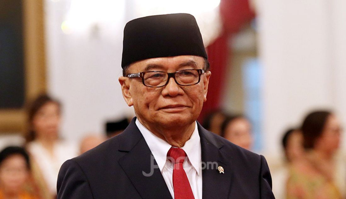 Anggota Wantimpres Sidharto Danusubroto saat akan mengikuti pelantikan di Istana, Jakarta, Jumat (13/12). - JPNN.com