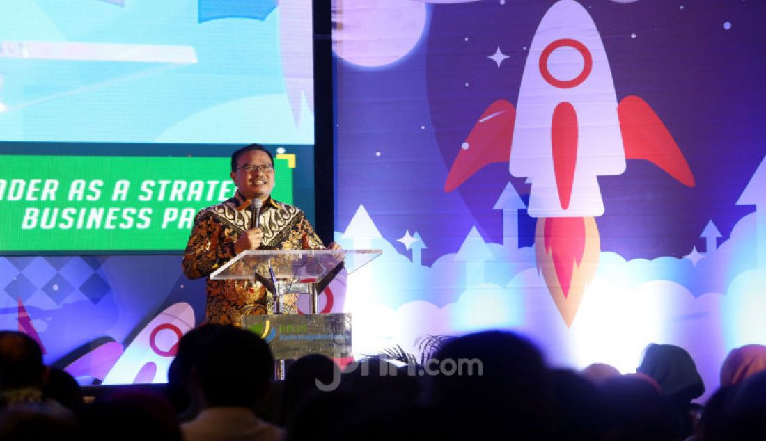 Anggota Dewan Pengawas BPJAMSOSTEK M Aditya Warman menyampaikan sambutan pada acara seminar 3th High Level Update dengan tema “HR Leader As A Strategic Business Partner”, Bogor, Jawa Barat, Selasa (17/12). Melalui kegiatan ini kami ingin membangun sinergi positif dengan peserta BPJAMSOSTEK khususnya para HR Manager perusahaan melalui sharing knowledge terkait dengan pengelolaan SDM guna mencapai kinerja yang unggul. - JPNN.com