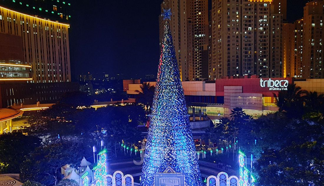 Mall Central Park, yang berada di kawasan Jakarta Barat berhias untuk menyambut perayaan Hari Raya Natal. - JPNN.com