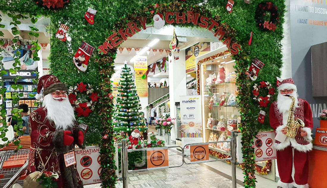 Mall Central Park, yang berada di kawasan Jakarta Barat berhias untuk menyambut perayaan Hari Raya Natal. - JPNN.com