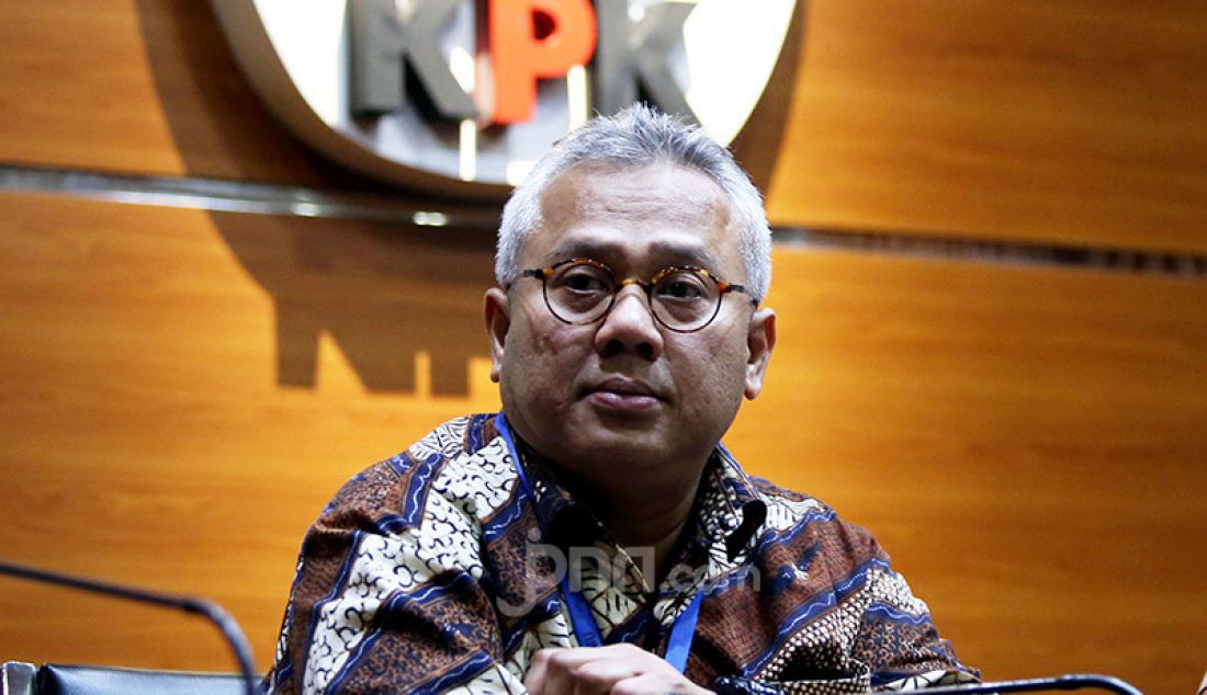 Ketua KPU Arief Budiman saat memberikan keterangan terkait anggotanya yang terjerat OTT KPK, Kuningan, Jakarta, Kamis (9/1). - JPNN.com