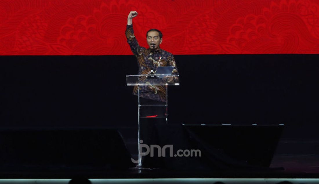 Kanan: Presiden Joko Widodo, Ketum PDIP Megawati Soekarnoputri dan Wapres Ma'ruf Amin membuka Rakernas l sekaligus perayaan HUT PDIP ke 47, Jakarta, Jumat (10/1). - JPNN.com
