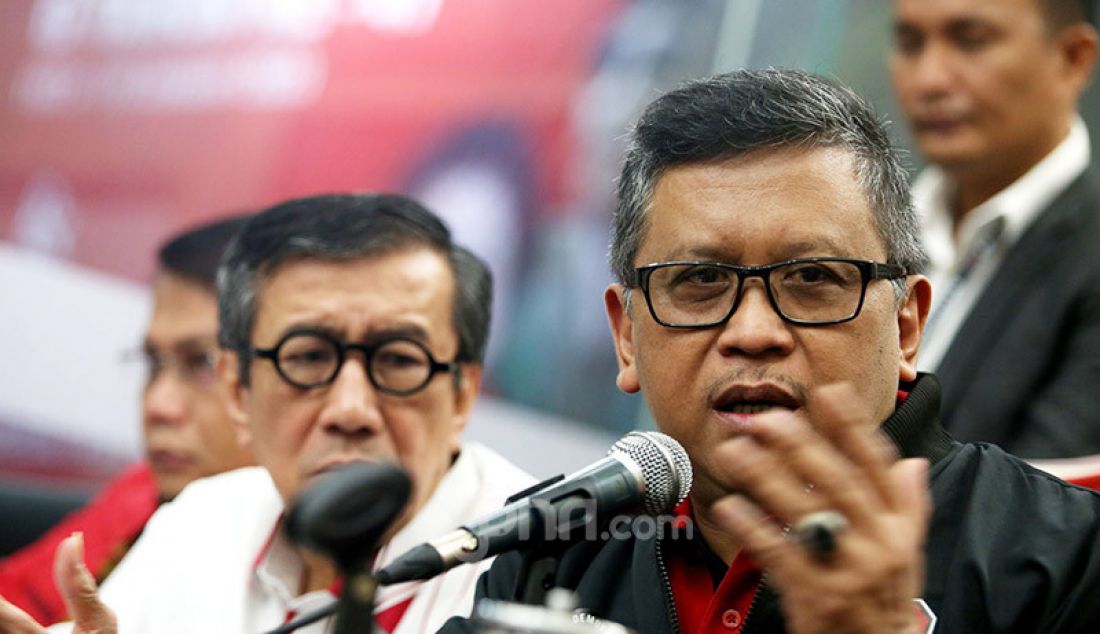 Sekjen PDIP Hasto Kristiyanto saat jumpa pers terkait kasus Wahyu Setiawan dan politisi PDIP Harun Masiku, Jakarta, Rabu (15/1). - JPNN.com