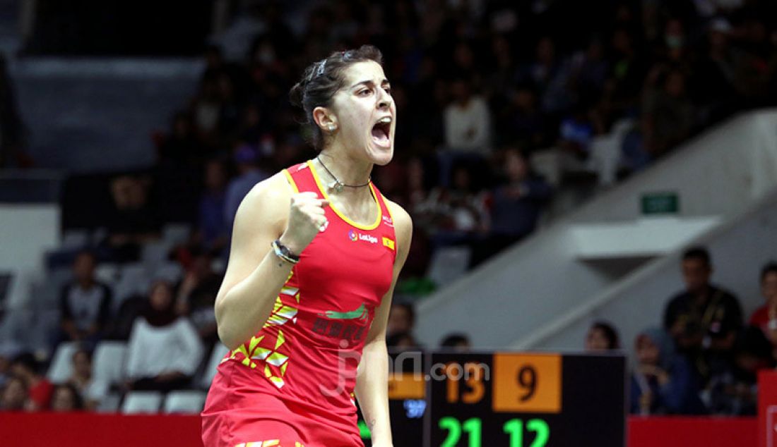 Tunggal putri Spanyol Carolina Marin saat bertanding pada turnamen Indonesia Masters 2020, Jakarta, Kamis (16/1). Carolina menang atas lawannya dengan skor 21-13 dan 21-15. - JPNN.com