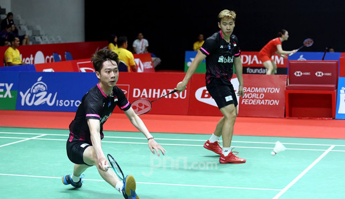 Ganda putra Indonesia Marcus Fernaldi Gideon dan Kevin Sanjaya Sukamuljo saat bertanding pada turnamen Indonesia Masters 2020, Jakarta, Kamis (16/1). Polii dan Apriyani menang atas lawannya dengan skor 21-19 dan 21-13. - JPNN.com