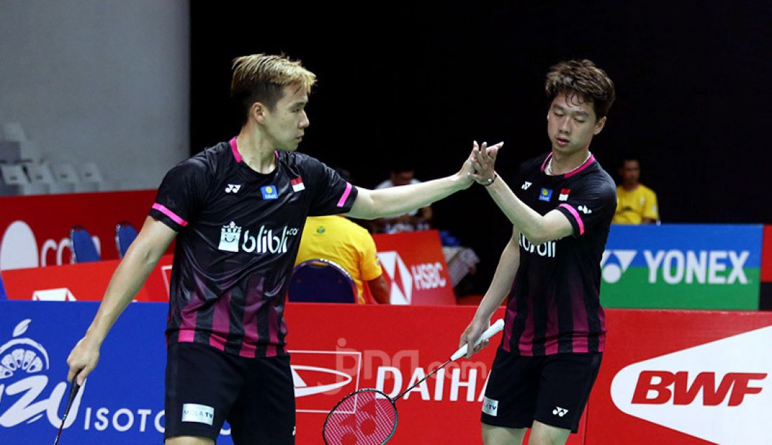 Ganda putra Indonesia Marcus Fernaldi Gideon dan Kevin Sanjaya Sukamuljo saat bertanding pada turnamen Indonesia Masters 2020, Jakarta, Kamis (16/1). Polii dan Apriyani menang atas lawannya dengan skor 21-19 dan 21-13. - JPNN.com