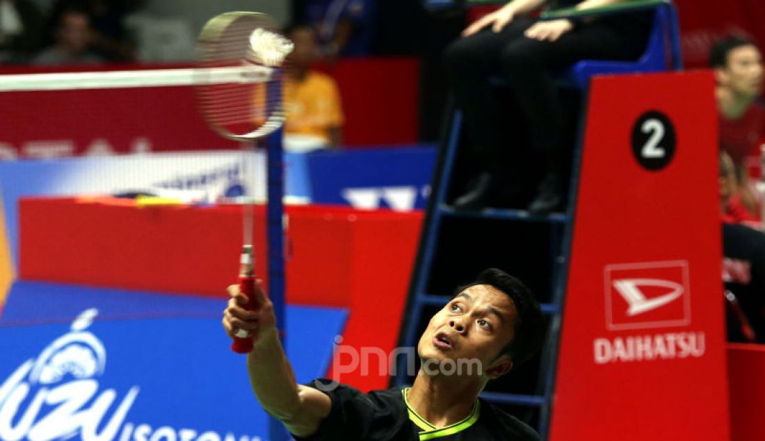 Tunggu Putra Indonesia Anthony Ginting saat bertanding pada turnamen Indonesia Masters 2020, Jakarta, Jumat (17/1). Ginting menang atas lawannya dengan skor 21-11 dan 21-14. - JPNN.com