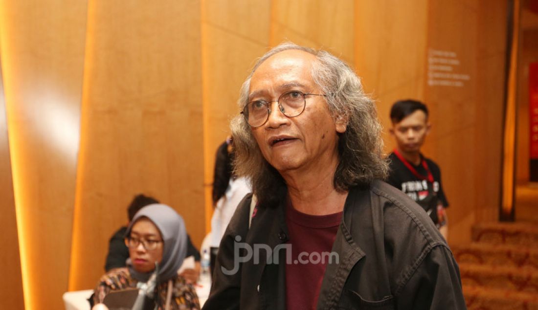 Budayawan Mudji Sutrisno usai pementasan Panembahan Reso karya WS Rendra di Teater Ciputra Artpreneur, Jakarta, Jumat (24/1). - JPNN.com