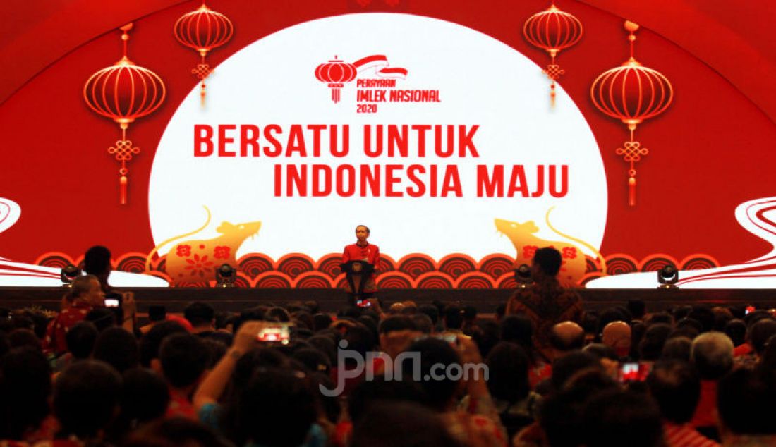 Presiden Joko Widodo menghadiri perayaan Imlek Nasional 2020 di ICE Serpong, Tangerang, Kamis (30/1). Perayaan Imlek Nasional 2020 yang dihadiri lebih dari sepuluh ribu warga Tionghoa Indonesia ini mengangkat tema 
