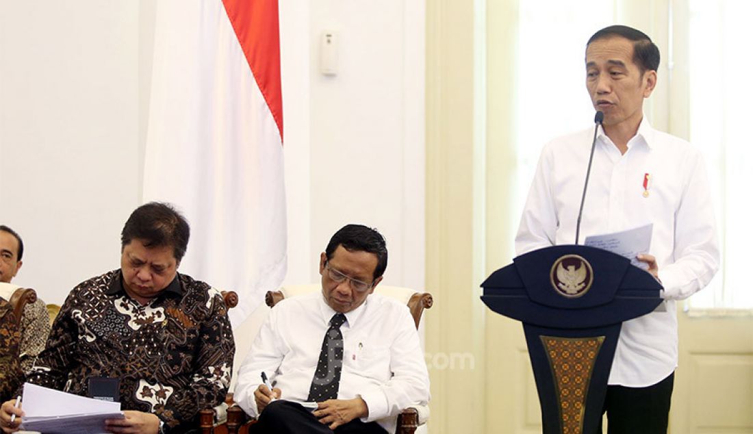 Presiden Joko Widodo saat meminpin Sidang Kabinet Paripurna Antisipasi Dampak Perekonomian Global di Istana Bogor, Jawa Barat, Selasa (11/2). - JPNN.com