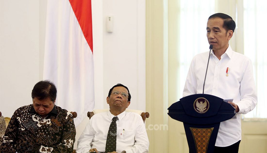 Presiden Joko Widodo saat meminpin Sidang Kabinet Paripurna Antisipasi Dampak Perekonomian Global di Istana Bogor, Jawa Barat, Selasa (11/2). - JPNN.com