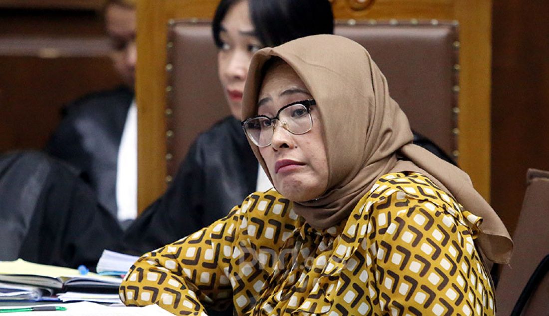 Terdakwa kasus suap impor bawang putih Mirawati Basri menjalani sidang lanjutan di Pengadilan Tipikor, Jakarta, Senin (17/2). Sidang beragendakan mendengarkan keterangan sejumlah saksi. - JPNN.com