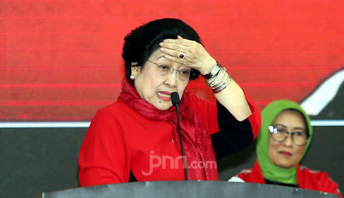 Ketua Umum DPP PDI Perjuangan Megawati Soekarnoputri mengumumkan Paslon Kepala Daerah dan Wakil Kepala Daerah Gelombang I di Kantor DPP PDIP, Jakarta, Rabu (19/2). - JPNN.com