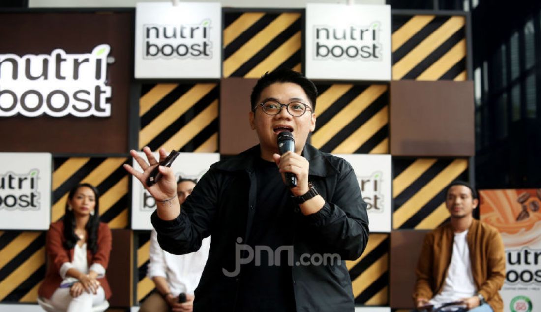 Senior Brand Manager-Dairy PT Coca-Cola Indonesia Hans Kristian Kusuma menjadi pembicara Talk Show Nutrisi On The Go untuk Anak Muda Aktif, Jakarta, Kamis (20/2). - JPNN.com