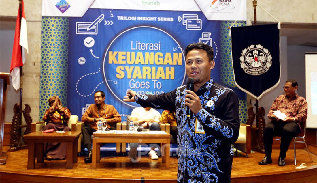 Pemimpin Divisi Perencanaan Strategi BNI Syariah Misbahul Munir menjadi pembicara pada Seminar Literasi Keuangan Syariah Goes To Campus, Jakarta, Rabu (26/2). - JPNN.com