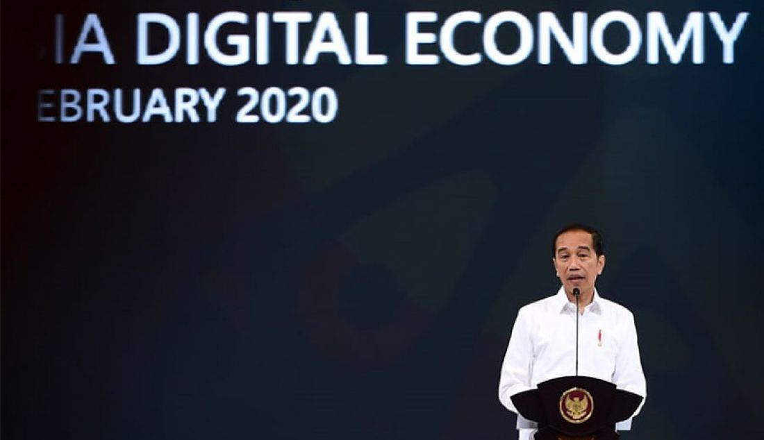 Presiden Jokowi berpidato pada acara Indonesia Digital Economy Summit 2020 di The Ritz-Carlton, Pacific Place, Jakarta, Kamis, (27/2). Jokowi meyakini ekonomi digital Indonesia berpotensi membawa kesejahteraan kepada rakyat. - JPNN.com