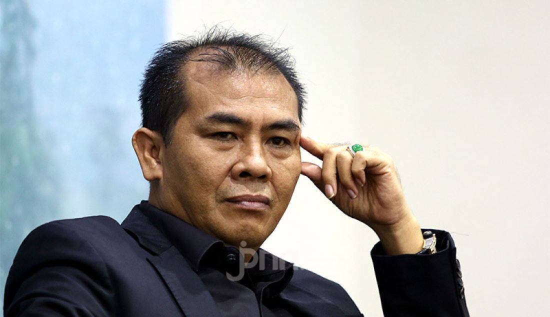 Anggota Komisi V DPR Sukur Nababan menjadi pembicara pada diskusi Banjir, Bencana atau Ketidakpahaman?, Jakarta, Kamis (27/2). - JPNN.com