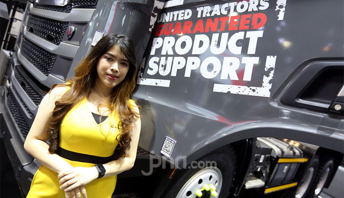 Sales Promotion Girl di GAIKINDO Indonesia International Commercial Vehicle (GIICOMVEC) 2020 di JCC, Jakarta, Kamis (5/3). Jasa SPG digunakkan untuk menarik perhatian pengunjung. - JPNN.com