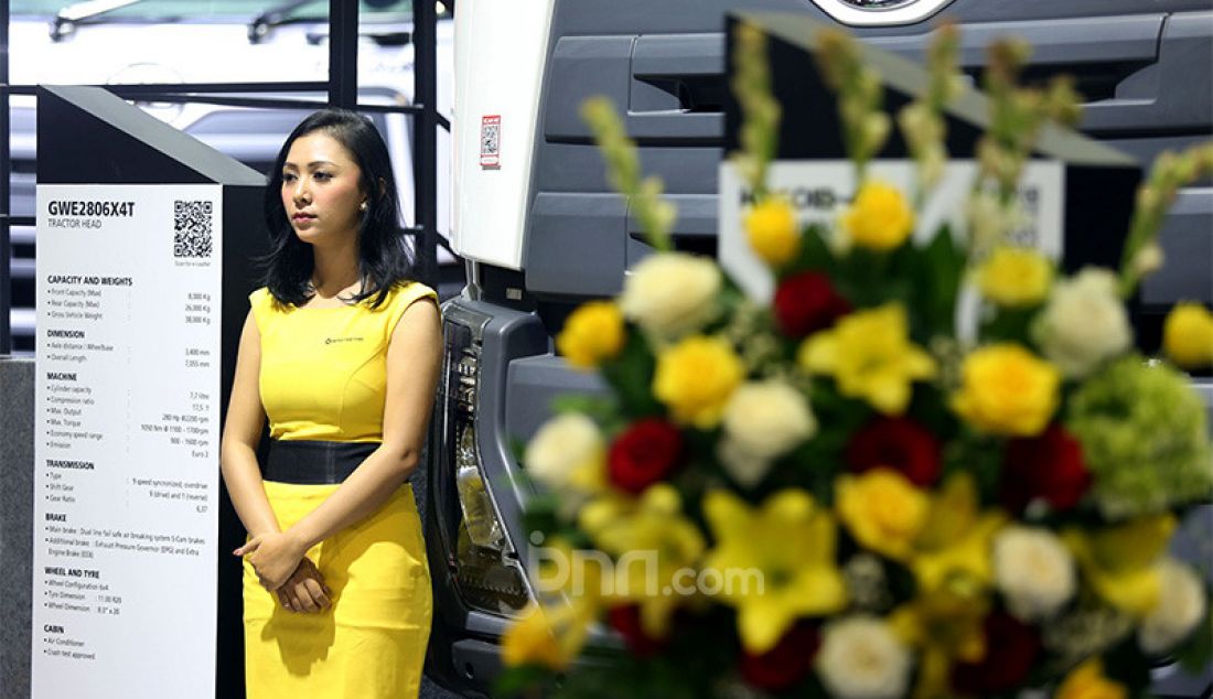 Sales Promotion Girl di GAIKINDO Indonesia International Commercial Vehicle (GIICOMVEC) 2020 di JCC, Jakarta, Kamis (5/3). Jasa SPG digunakkan untuk menarik perhatian pengunjung. - JPNN.com