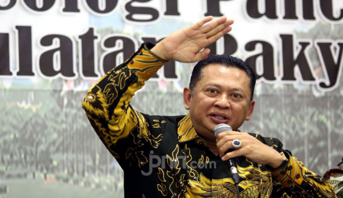 Ketua MPR Bambang Soesatyo menjadi pembicara pada diskusi MPR Rumah Kebangsaan, Jakarta, Rabu (11/3). - JPNN.com